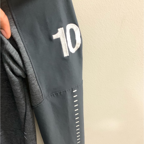 Under Armor Cold Gear Quarter Zip-up - Picture 3 of 5